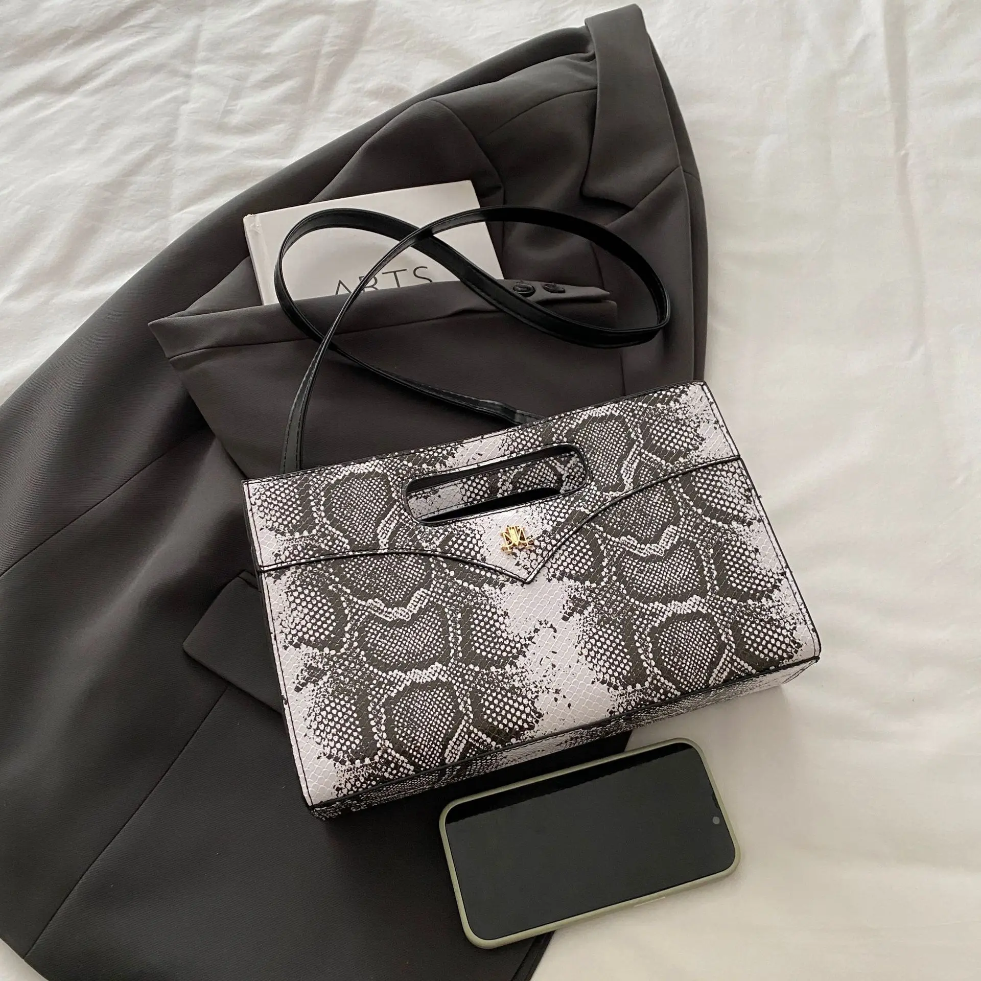 Trendy Retro Snake Skin Pattern Crossbody Bag Women's Small Square Bag Storage Capacity Single Shoulder Slanting Bag
