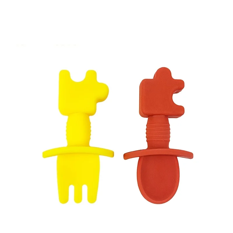 6개/세트 아기용 실리콘 식기 세트에는 스푼 1개, 포크 1개, 흡수성 고온 저항 접시 4개가 포함됩니다.