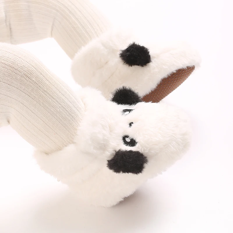 Warme Plüsch-Babyschuhe für den Winter, Mädchen-Fußbekleidung mit niedlichem Cartoon-Design, bequeme weiche Sohlen für Neugeborene von 0-18 Monaten. – Detail 16