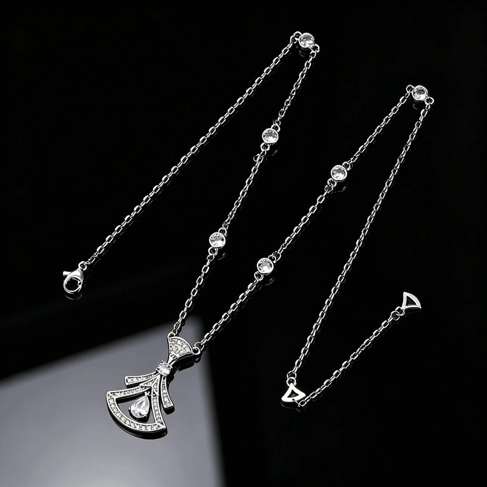 Ladies S925 Silver All-match Clavicle Necklace With Paved Shiny Zircon Water Drop Fan Pendant
