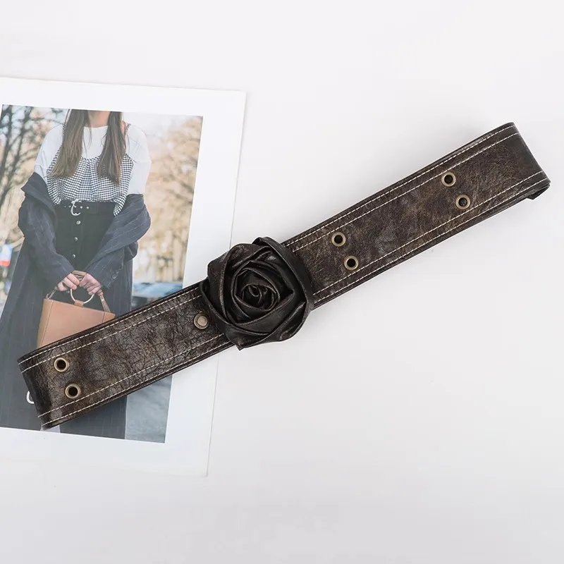 เข็มขัดหนังนิ่มสไตล์วินเทจลายดอกกุหลาบสำหรับผู้หญิง รุ่น J1682