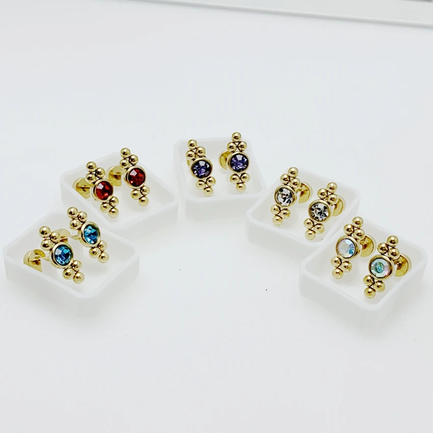 

New stainless steel stud earrings do not fade and are not allergic to Amazon's best selling models.