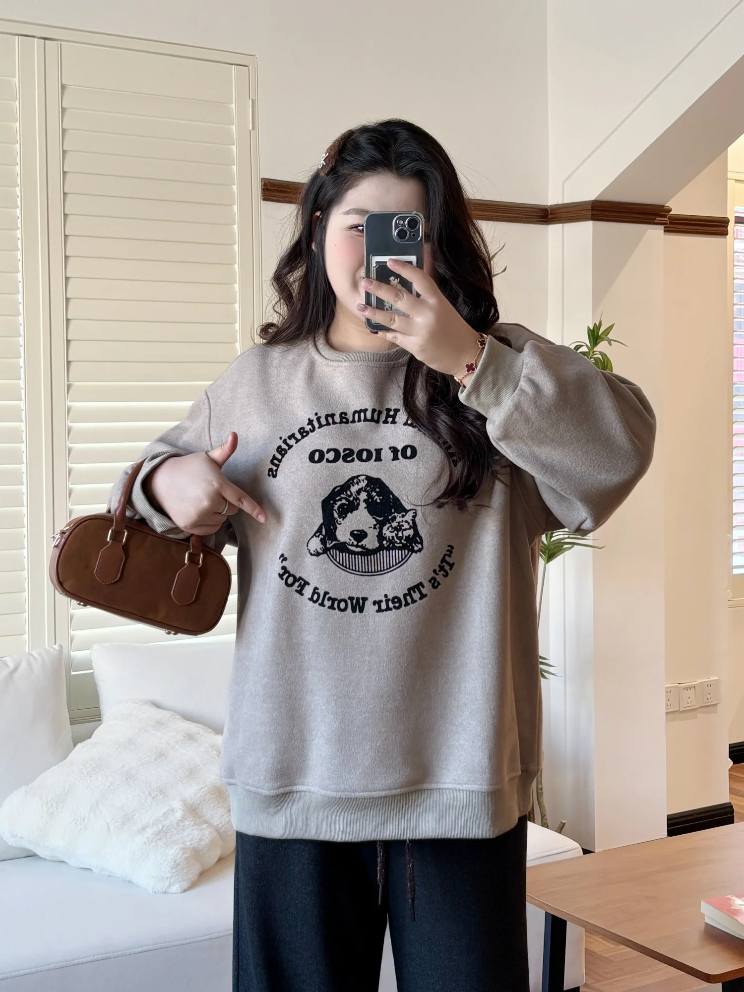 

Женская толстовка больших размеров с круглым вырезом и принтом, на флисовой подкладке, модный топ, скрывающий живот, стройнящий силуэт, для повседневной носки, осень-зима