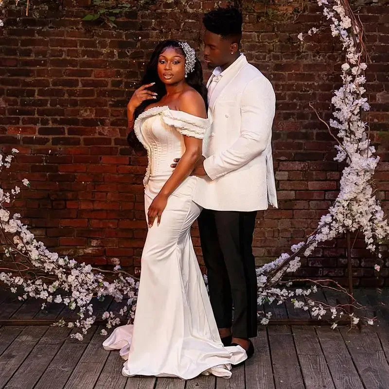 Luxus Aso Ebi Weiße Meerjungfrau 3D Perle Damen Hochzeitskleid Sexy V-Ausschnitt Schulterfrei Kirche Ball Party Brautkleid Maßgeschneidert