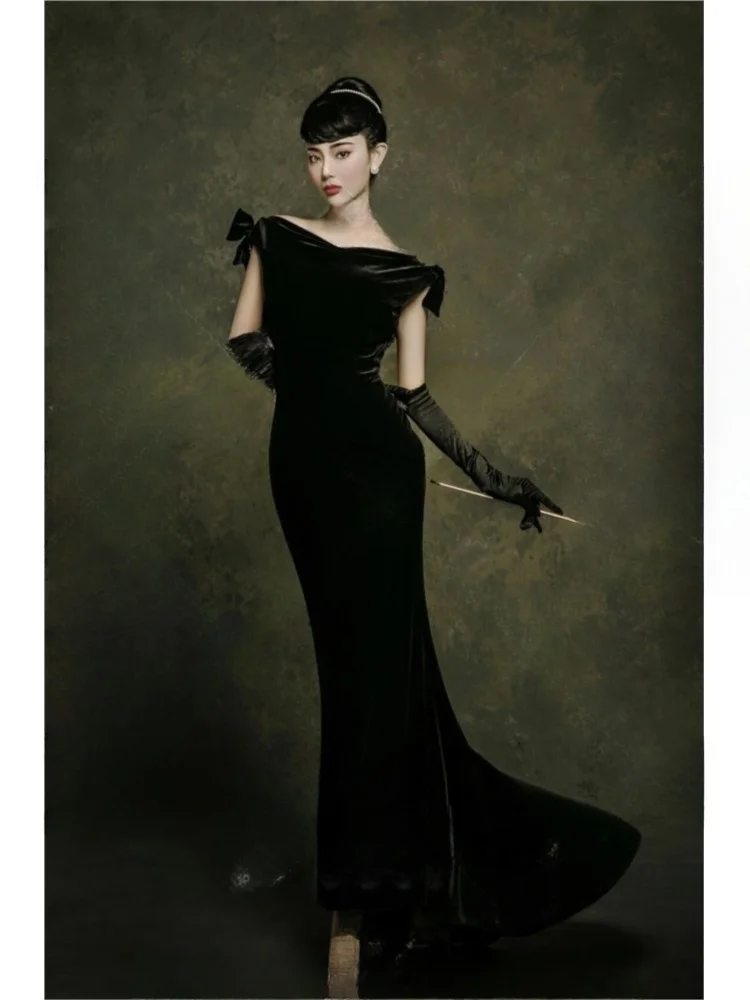

A new elegant black velvet Hepburn style chiffon photo dress