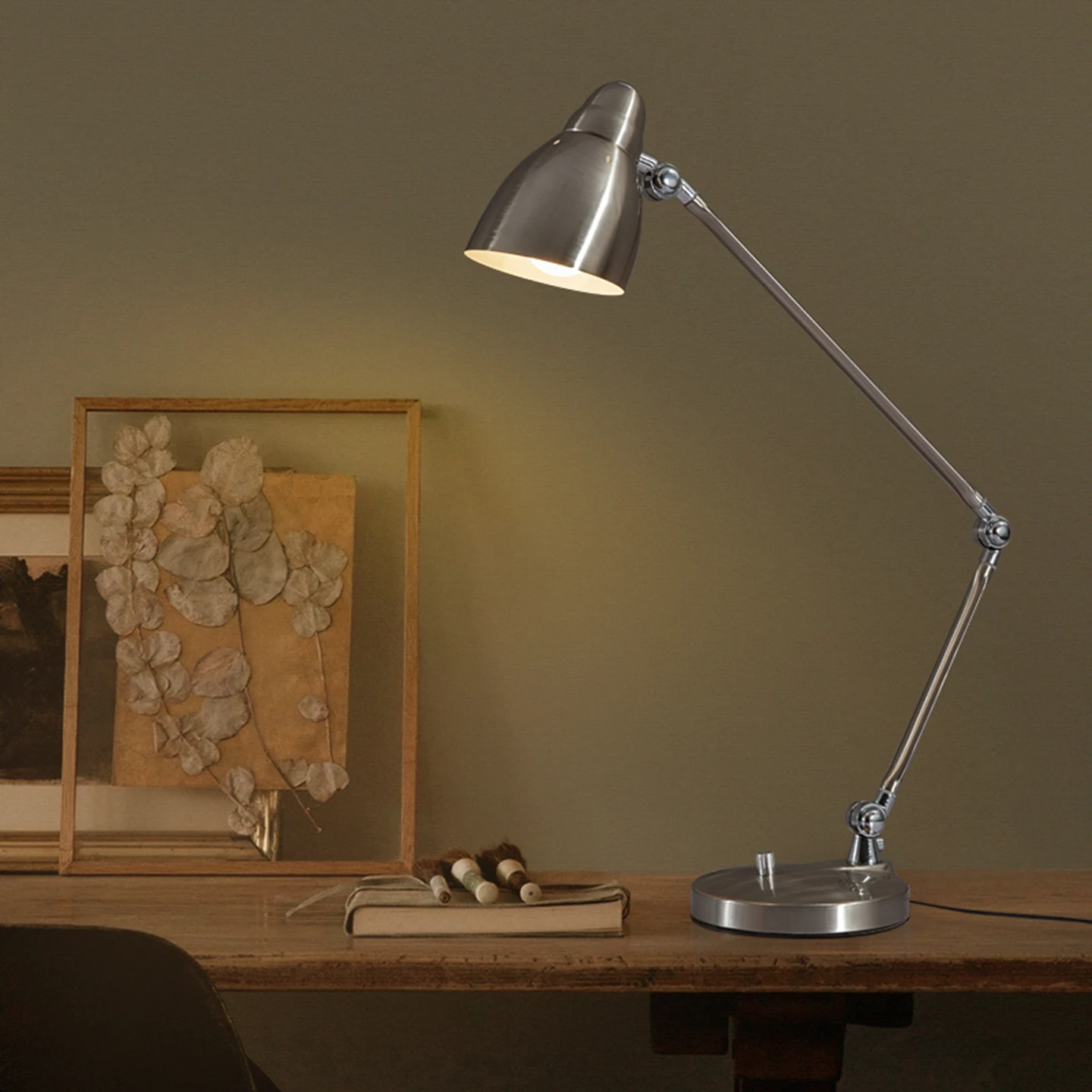Nordic Minimalist Long-arm Folding Metal Desk Lamp for Office, Study, Reading, Smart Bedside Decorative Ambient Lamp