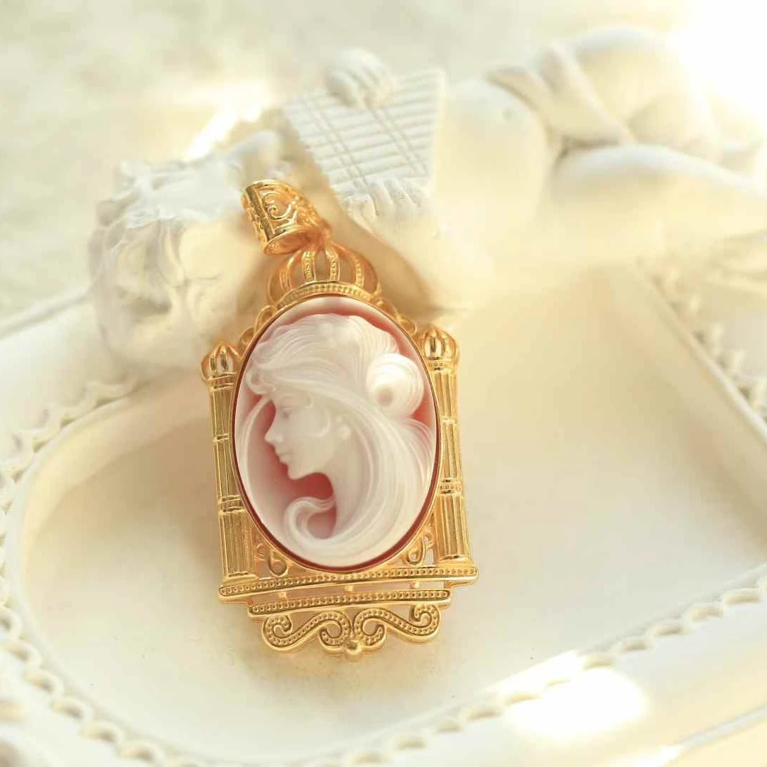 

Unique 925 Silver Inlaid Agate Cameo Series Pendant with the Relief of Princess Bella A Must - Have Accessory for Jewelry Lovers