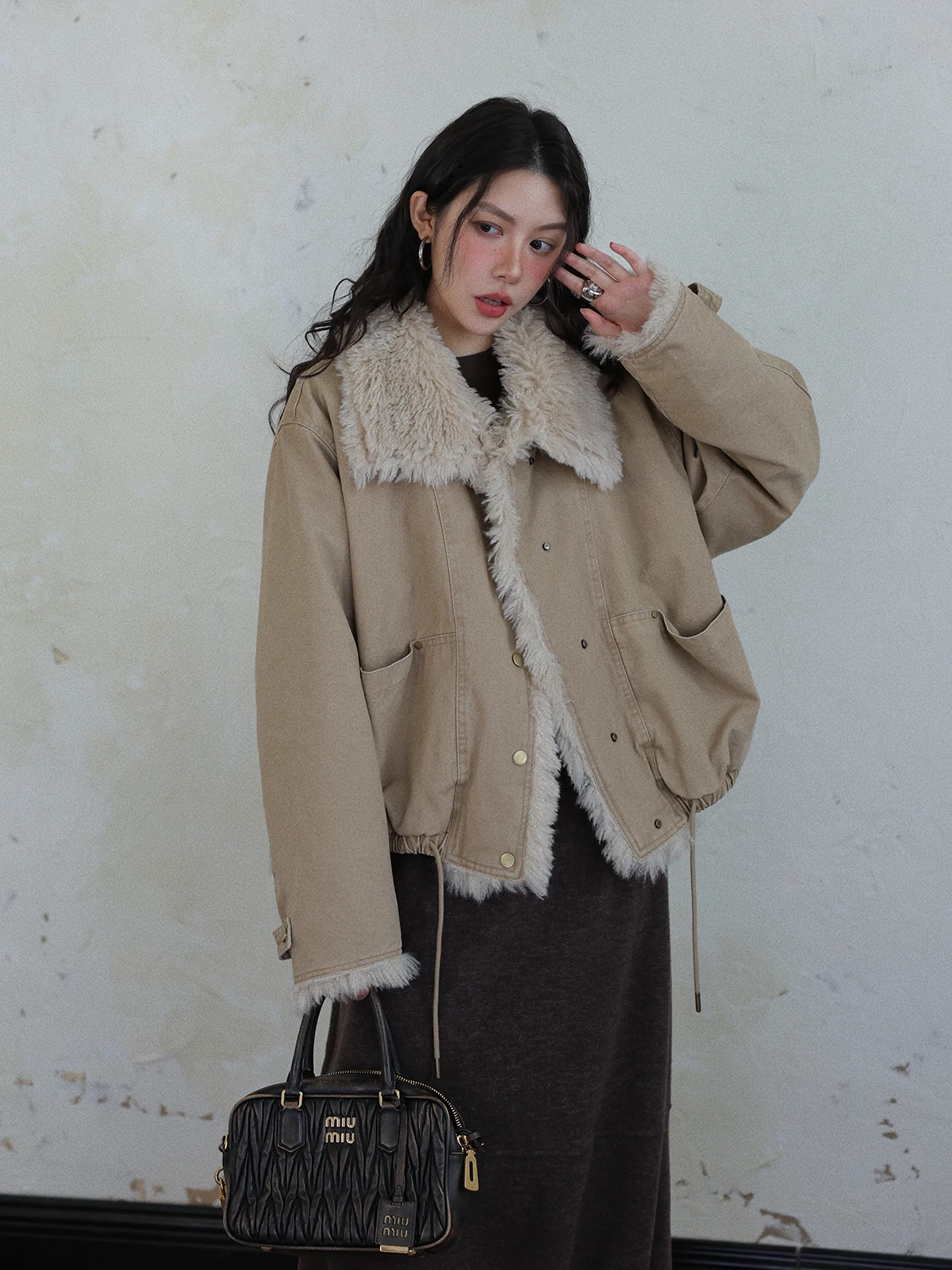 

Женская утепленная зимняя парка с меховым воротником, короткое пальто с длинными рукавами, на пуговицах, из других материалов, верхняя одежда