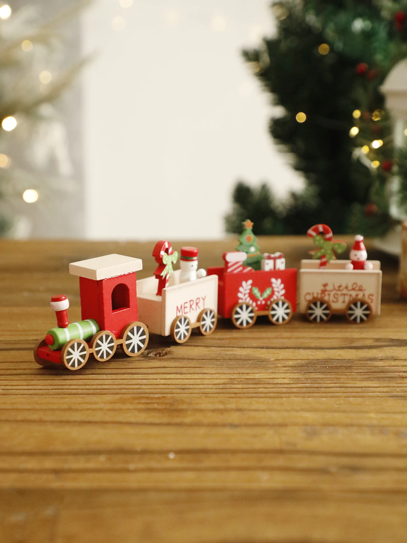 Christmas Ornaments Red White Train Ornament with 3 Carriages with Christmas Tree and Reindeer Holiday Home Decor Christmas Gift