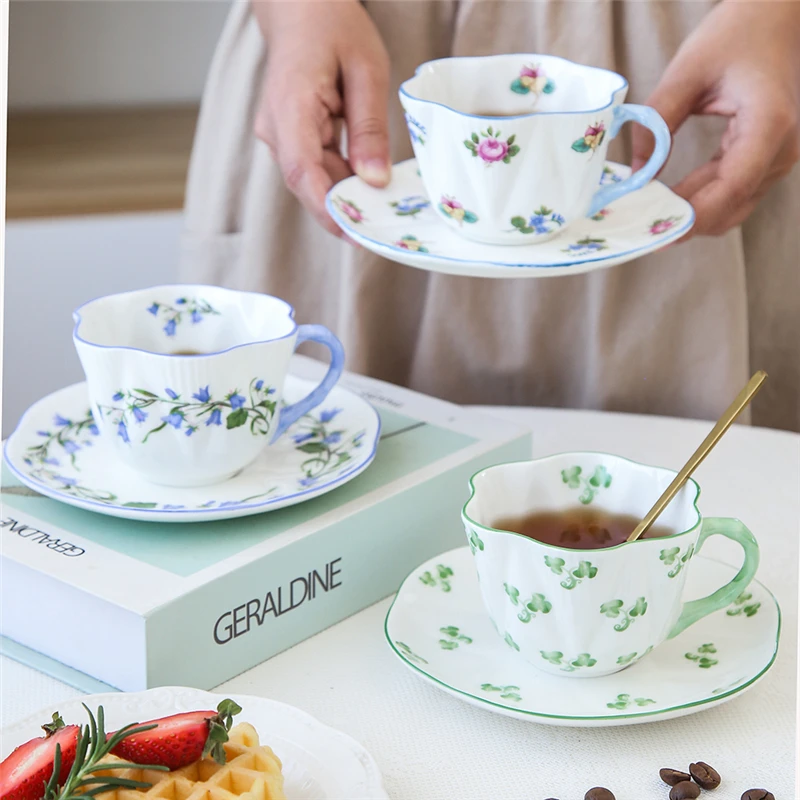 Bone China Coffee Cup and Saucer Set Elegant Hand-Painted Flower Teacup Saucer Gift Retro Ceramic Exquisite Black Tea Coffee Mug