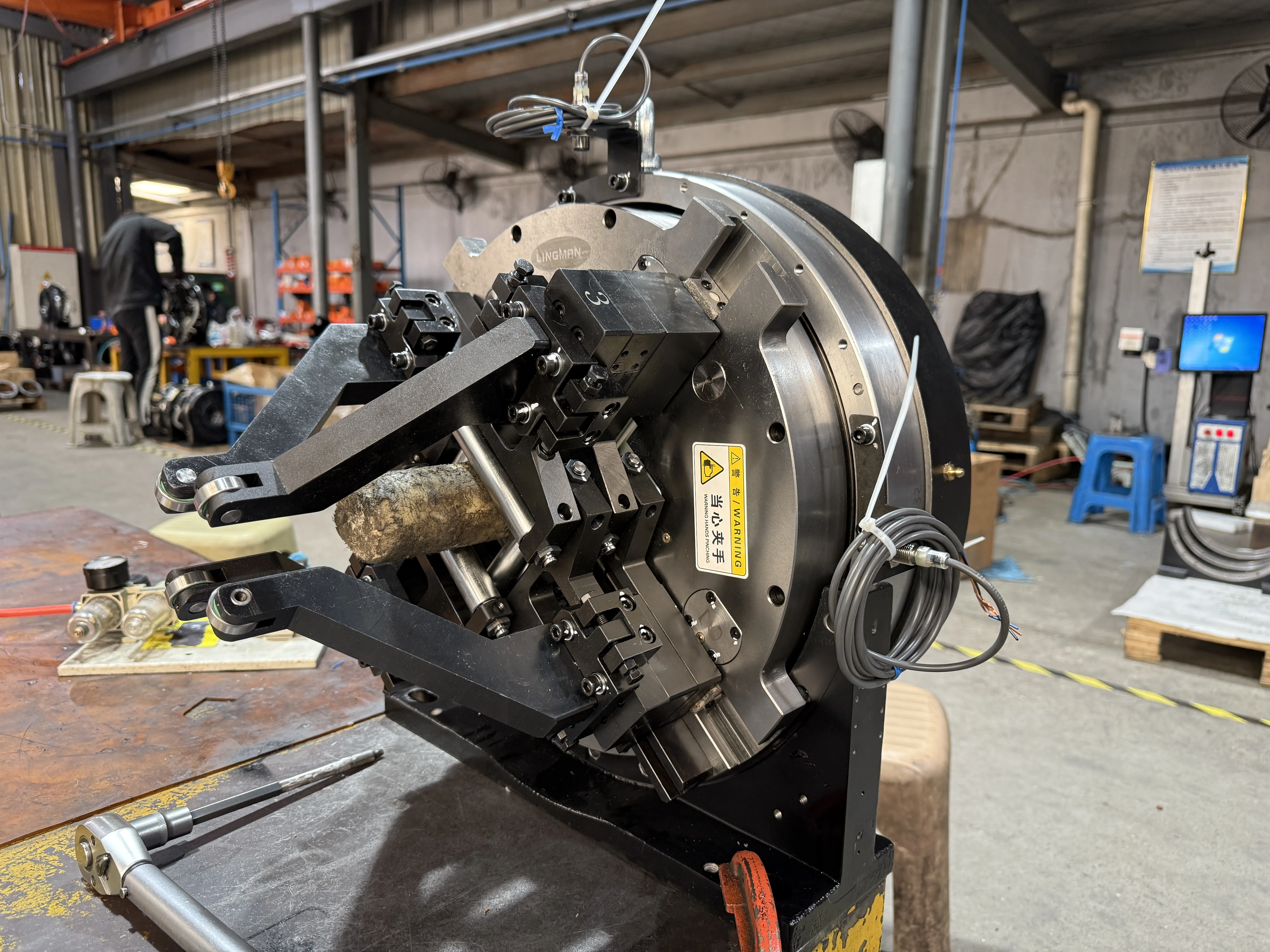 Rotary and pneumatic chuck numerical control chuck slot jaws 124mm