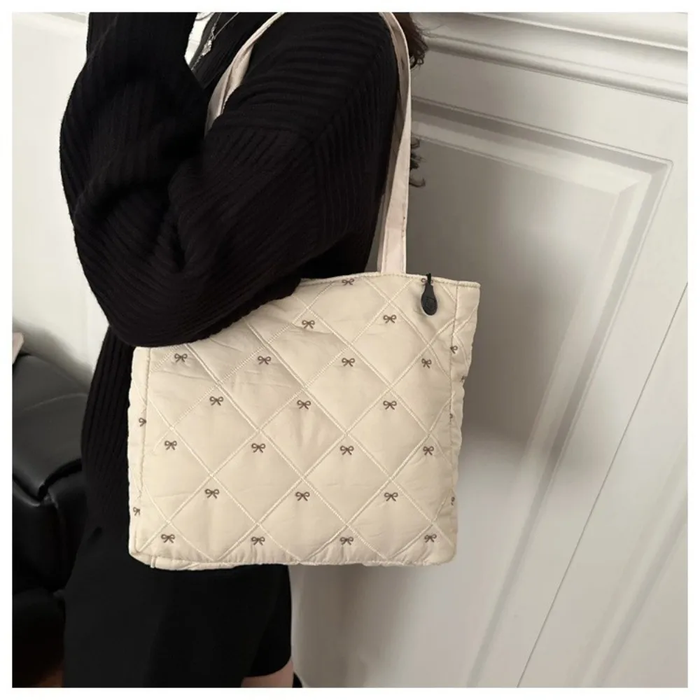 Fashion Large Capacity Quilted Tote Bag Solid Color Bow Embroidery Shoulder Bag Argyle Pattern Lightweight Zipper Bag view 3