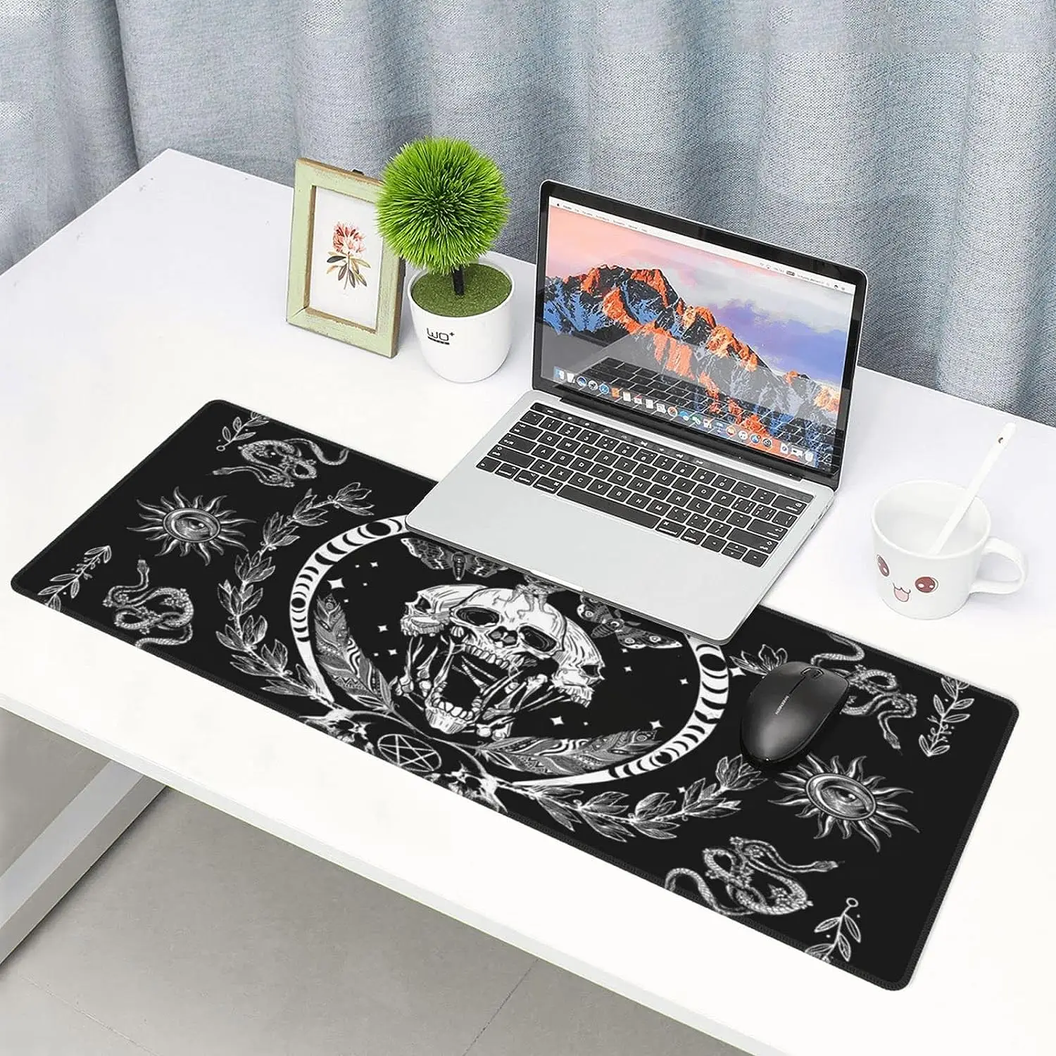 Mouse pad de borracha antiderrapante com design de crânio, lua e lua, tamanho 31.5x11.8 polegadas, impermeável, para escritório