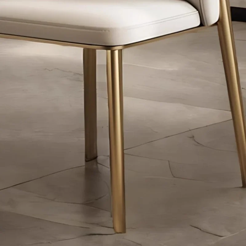 كرسي خفيف فاخر لتناول الطعام مصنوع من الجلد للاسترخاء كرسي منزلي حديث بسيط من جلد البقر الشمالي مسند ظهر أثاث فندقي جمالي كرسي بذراعين