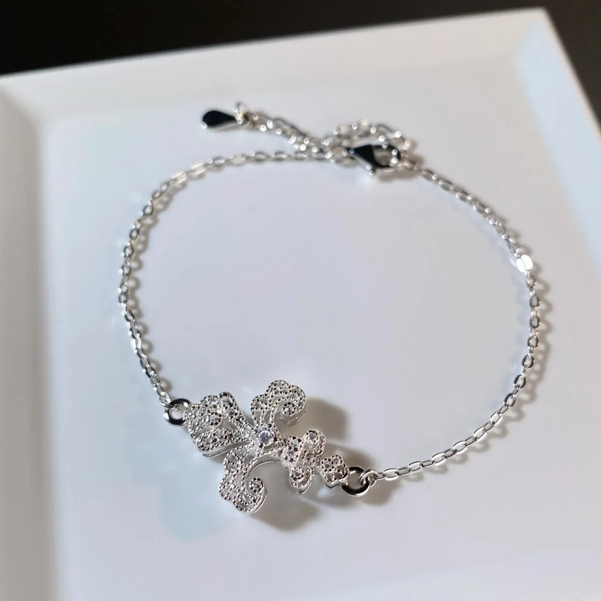 Conjunto de Collar y Pendientes con Diseño de Iris Calado de Doble Cara - Collar de Platino PT950 para Mujer