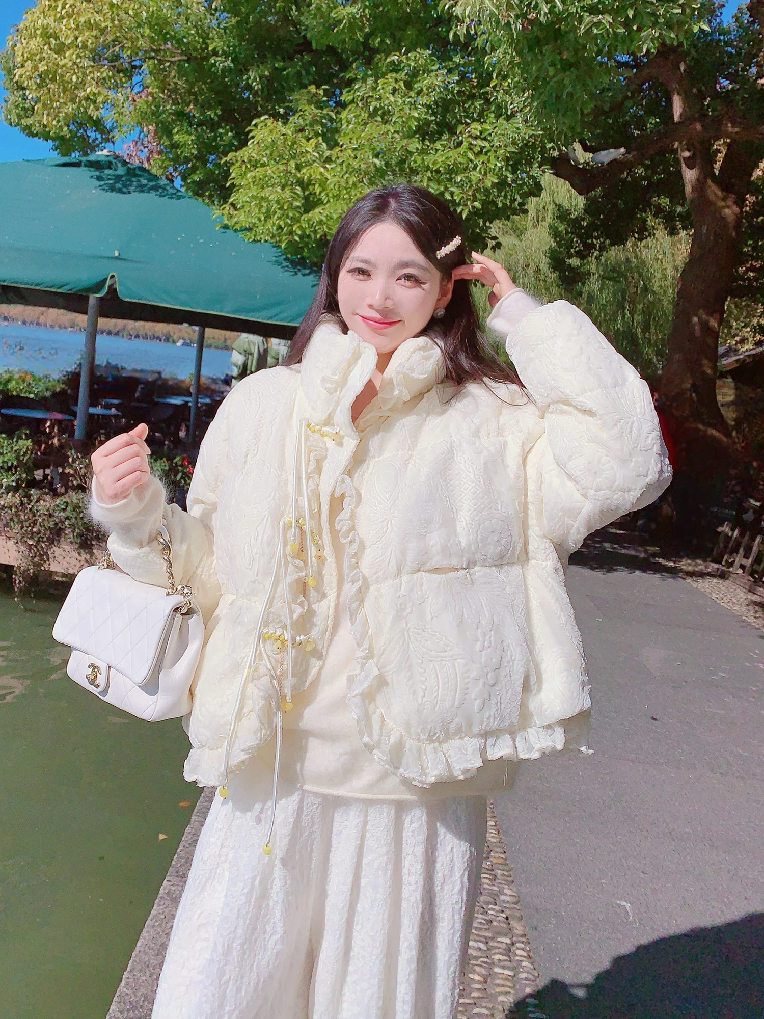 

MissLuxury, бархатное пальто с цветочным принтом, белый жуткий пух, женское зимнее новое стеганое пальто, простое пальто для поездок на работу