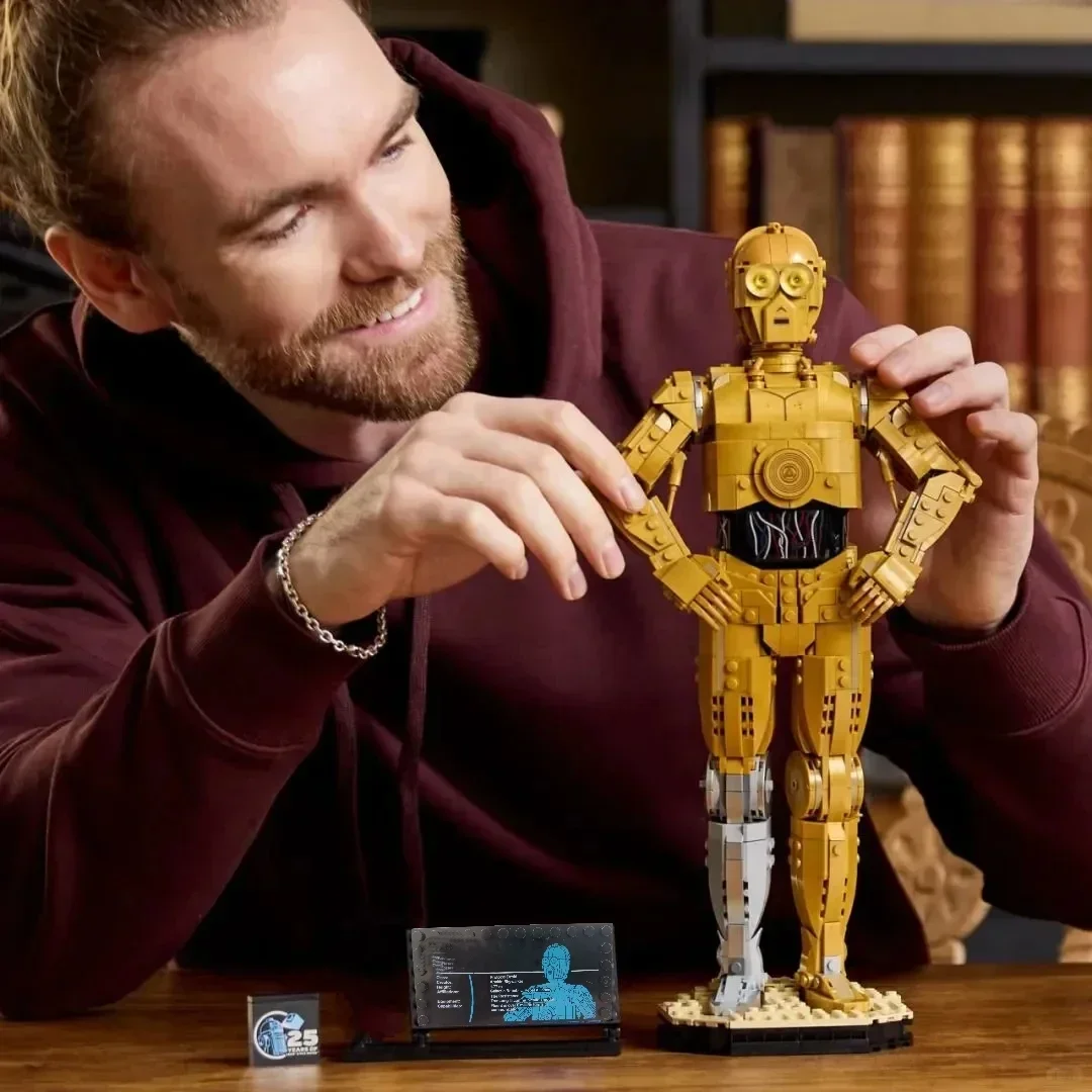 

Набор конструктора 1138 деталей: Робот C-3PO из серии UCS Star Interstellar Conflict (75398) — Горячая новинка! Идеальный подарок на День рождения и Рождество.