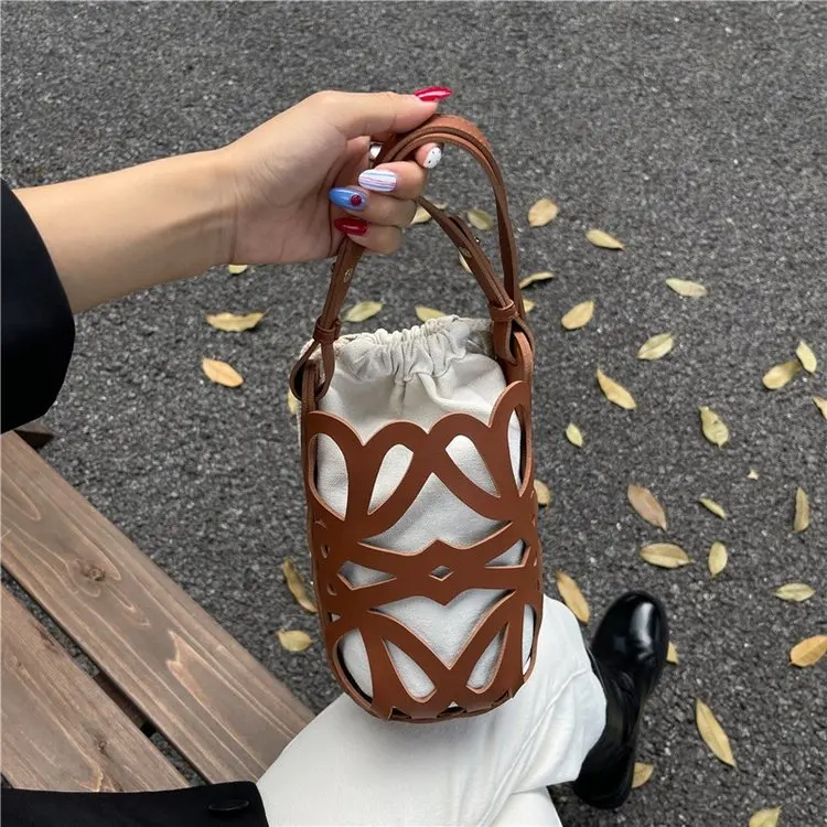 

Autumn 2026 New Hollow Out Bucket Bag, Luxury Women Shoulder Bag with Detachable Pouch, Fashion Adjustable Crossbody Purse