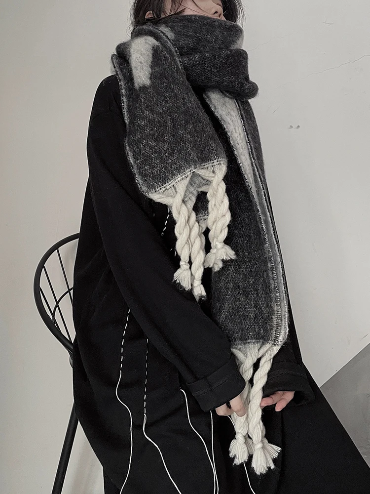 [EAM] Women Gray Fried Dough Twists Tassel Keep Warm Thick Scarf New Long Personality Fashion Tide Autumn Winter 2024 31A0097