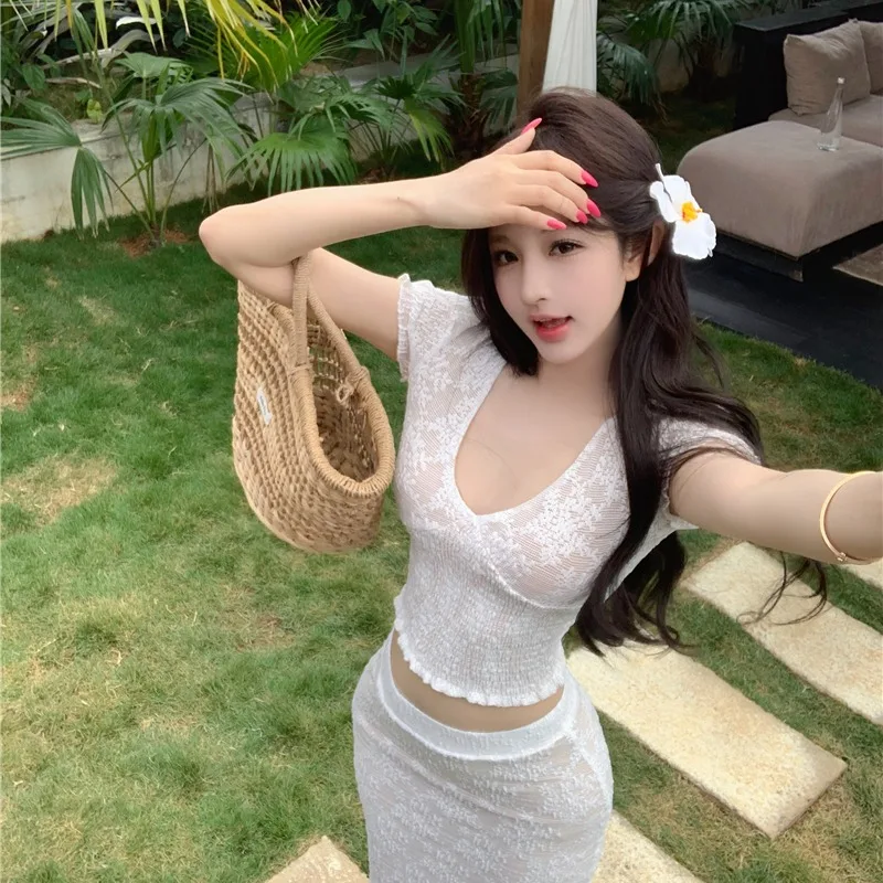 

Ретро-комплект: кружевной сексуальный топ с V-образным вырезом и облегающая короткая юбка, летняя модная женская одежда 2026 года, с коротким рукавом, в гонконгском стиле