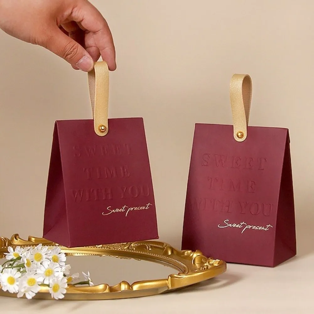 10pcs Kraft Paper Wedding Gift Box Red Embossed Pattern Gift Packaging Box Leather Handle Wedding Candy Bag Party Supplies