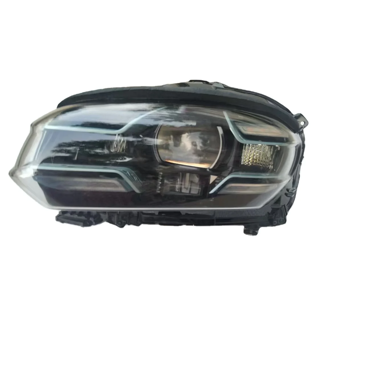 

The Left Headlight of the High-quality and Functional 9JA941113 Car