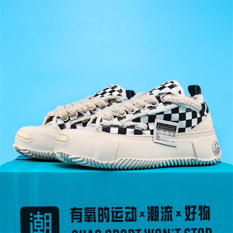 Thick soled flat bottomed raised canvas shoes 2024 new super comfortable lining