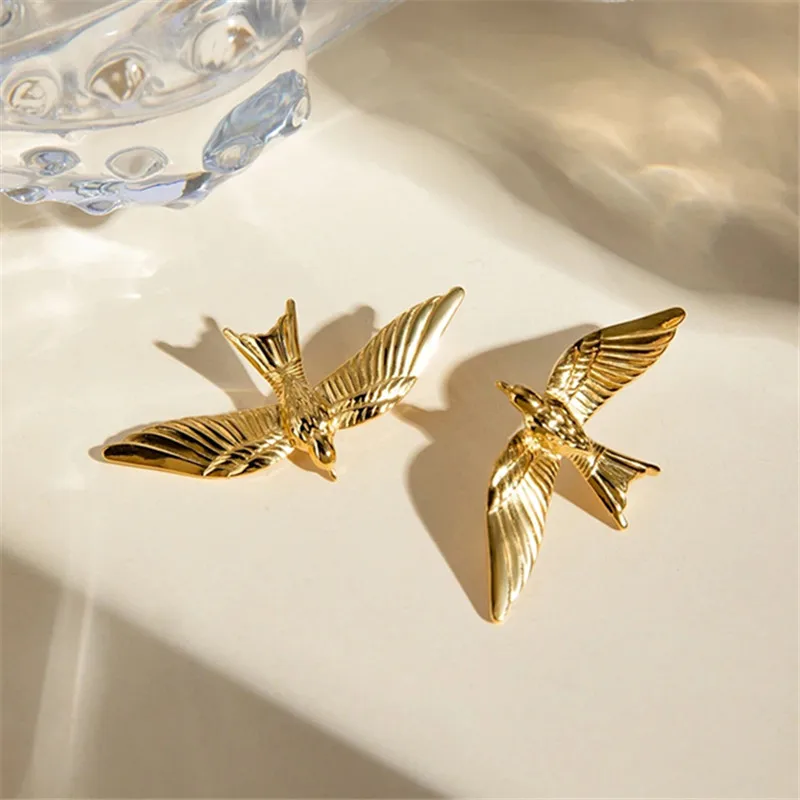 New three-dimensional golden swallow earrings retro simple exquisite fashion creative animal accessories