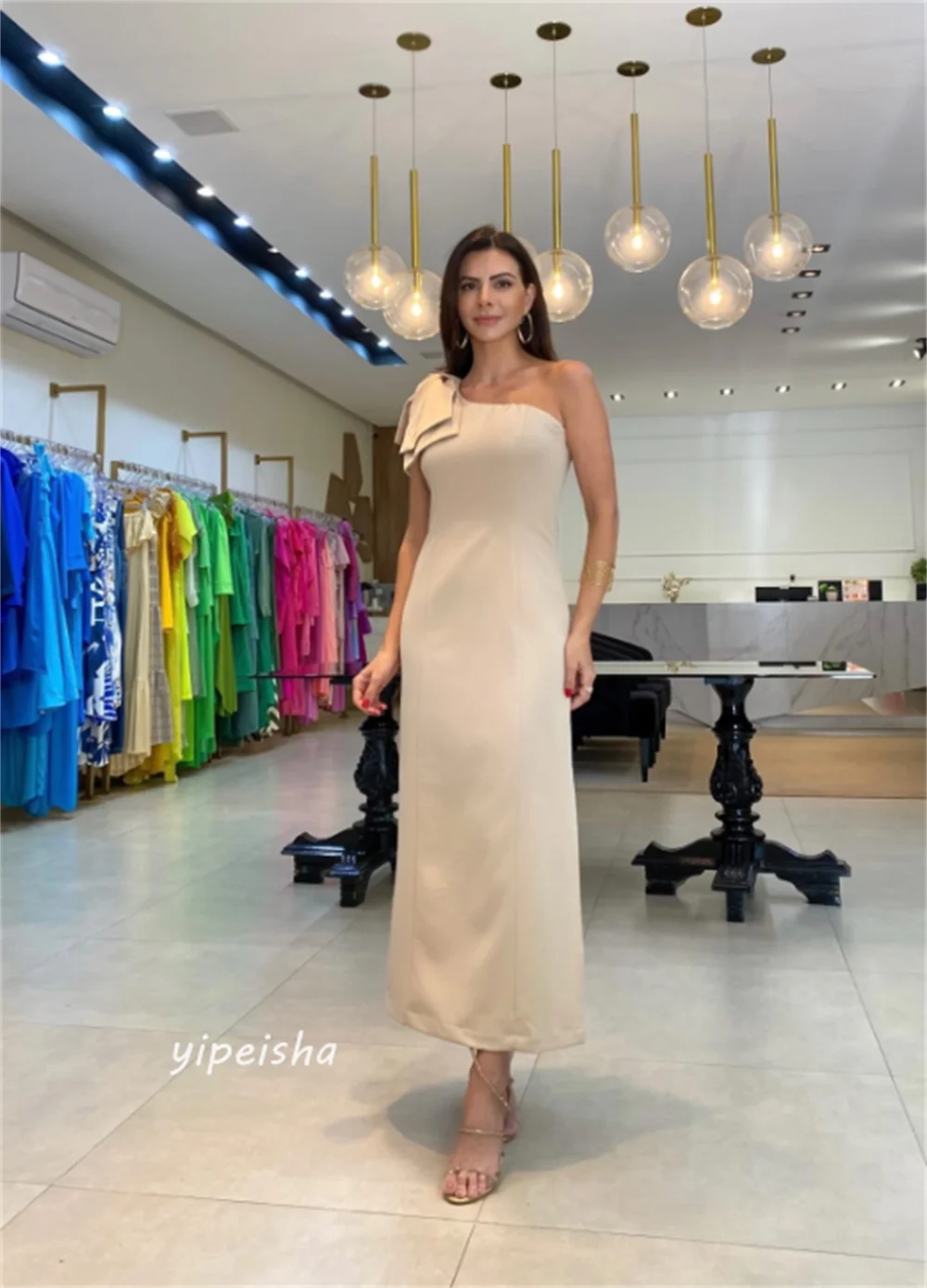 Um ombro vestido plissado bainha, vestidos Midi com arco, Bespoke Ocasião, Vestidos de noite, Arábia Saudita