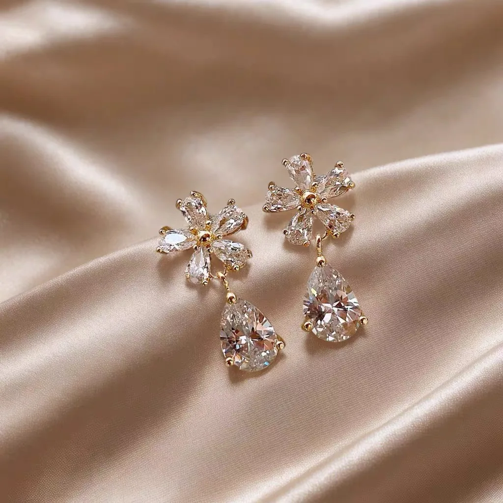 

Luxury Water Drop Crystal Flower Earrings Korean Style Elegant Stud Earrings Niche Design Jewelry For Women