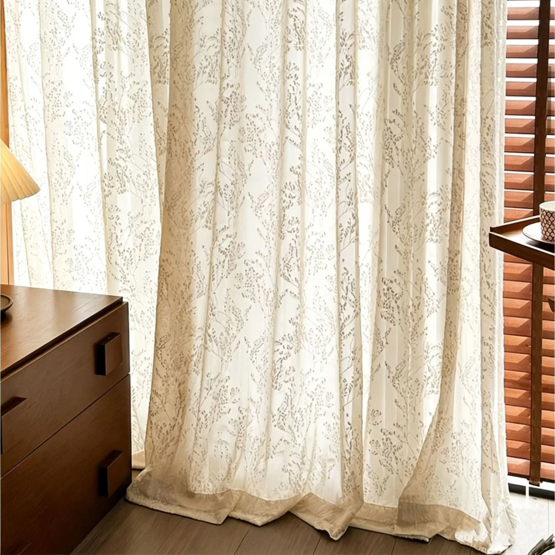 1 Stück Französischer Stil Weicher Kaschmir-Vorhang, Pflanzenmuster Geprägte Transparente Gardine, Gute Lichtblockierung und Isolierung, Geeignet für Schlafzimmer-Dekoration