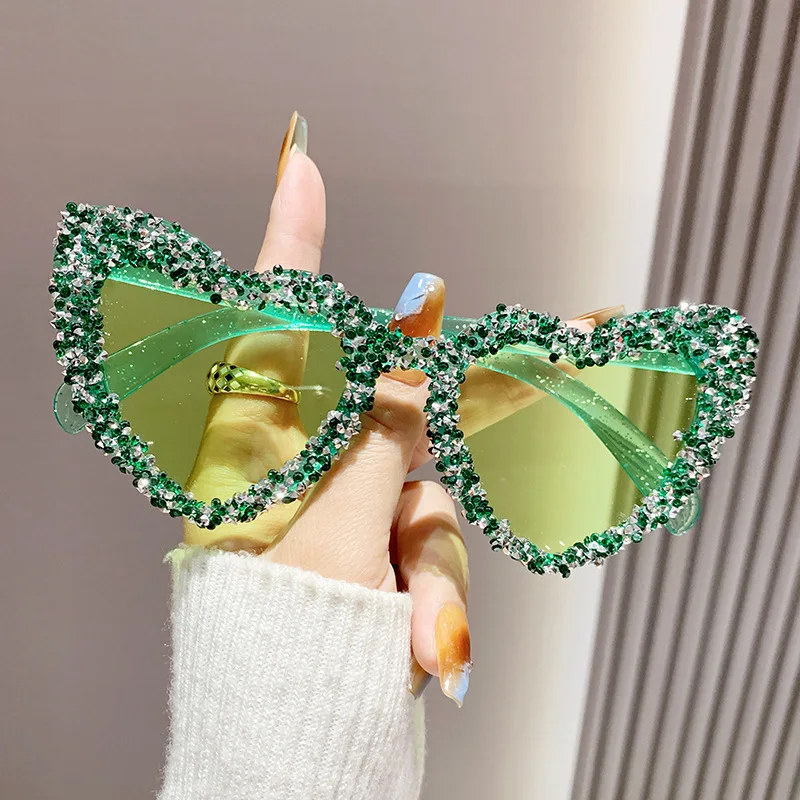 نظارات شمسية كلاسيكية على شكل قلب مع أحجار الراين للنساء 2025 نظارات شمسية حلوة أصلية جديدة ظلال زخرفية عصرية
