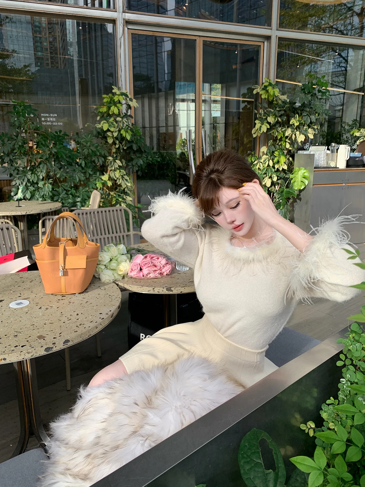 

Laid-ba Sle Knitted Sweater with Faux Fur Collar Splicing for the Ele Lady Casual Chic plus Size Women's Long Sve Top