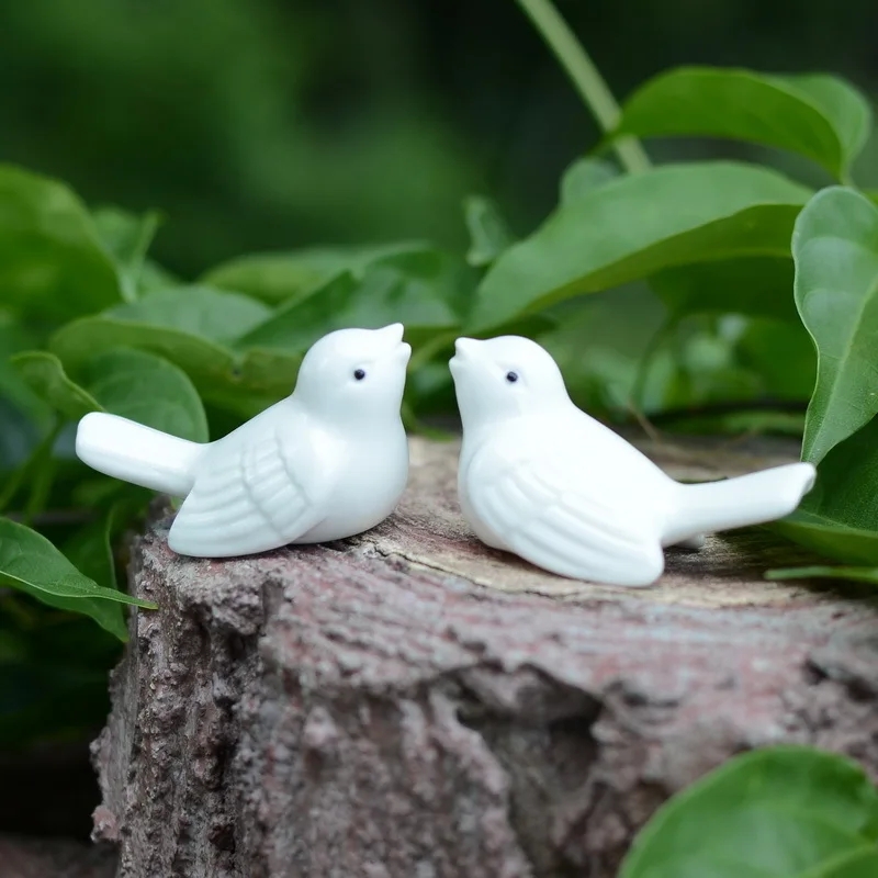 Set of 2 Miniature Zakka Ceramic Birds Cute Animal Ornaments for Room Desk Garden Decor Photographic Props