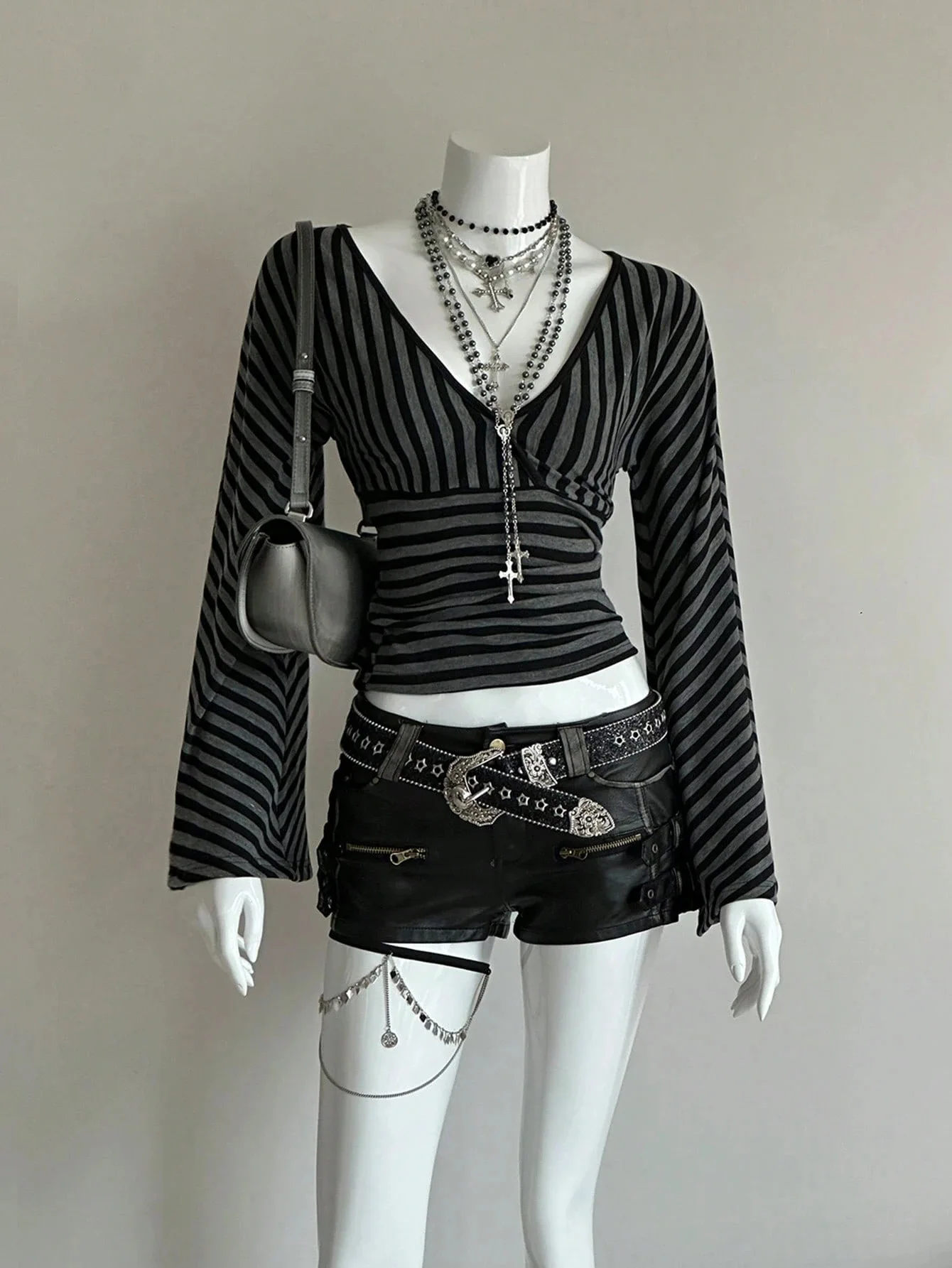 Dark Sweet Cool Style V-neck Cross Pleating Short Top Micro Bell Sleeve Slim Fit Midriff-Baring Hot Girl T-shirt for Women