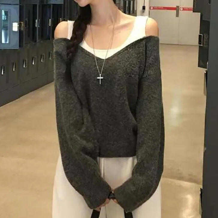 Chic Autumn Color Block Design Shoulder Bared Long Sleeve Vest Knitted Top Loose Fit Soft Texture Daily Wear Female Fashion