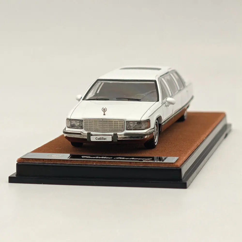

1/64 Fleetwood extended edition White Alloy Diecast Models Car