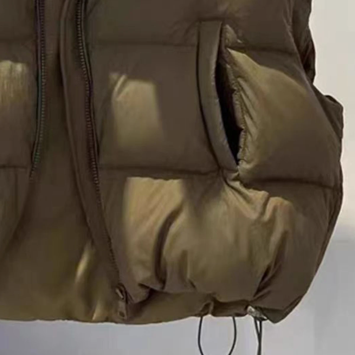 Jesienno-zimowa nowa kamizelka puchowa damska, krótka, ocieplana, ciepła, modna, uniwersalna, bez rękawów, z kołnierzykiem stójką, płaszcz bawełniany.