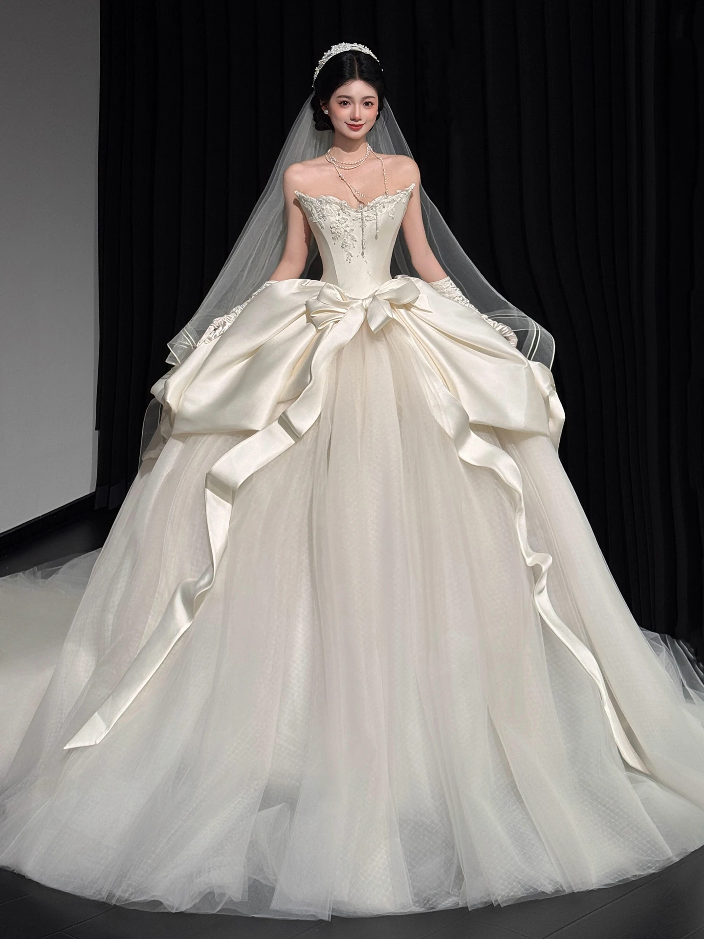 

Bridal Gown Off-Shoulder Strapless Draped Fabric with Long Train for Women High-End Customized Summer New Arrivals