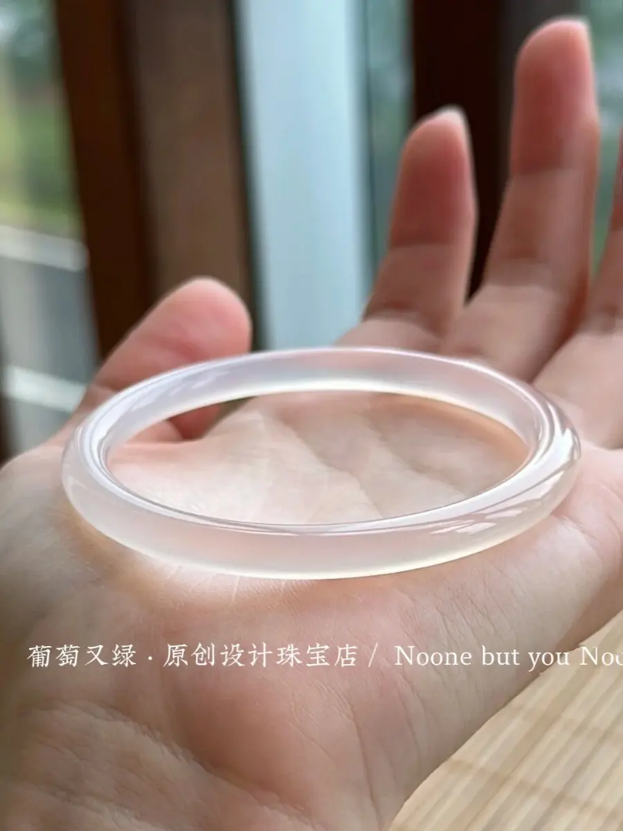 

Natural White Moonlight Agate Bracelet Jingle Bracelet Chalcedony Bracelet Lychee Frozen Beauty Strips