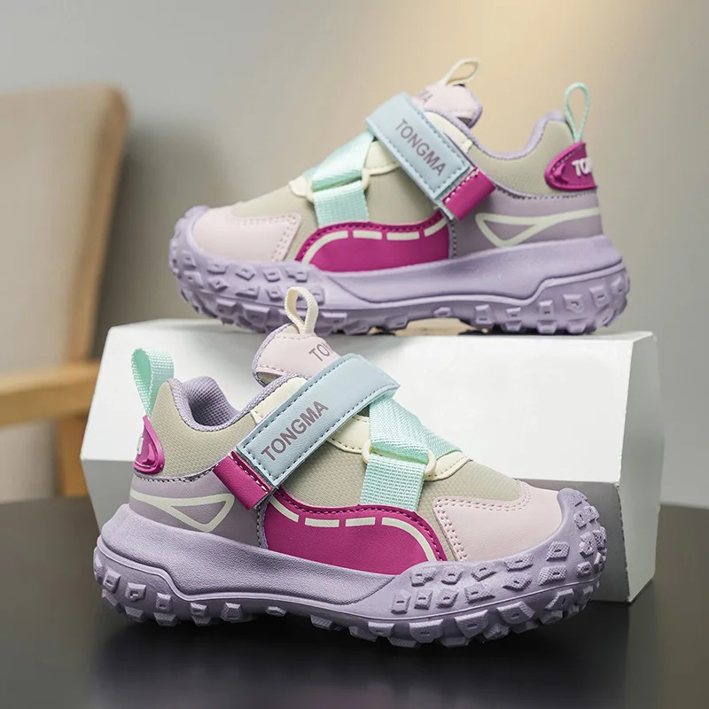 

New breathable girls' running shoes with tire soles in the autumn of 2025 trendy children's soft-soled outdoor sports shoes
