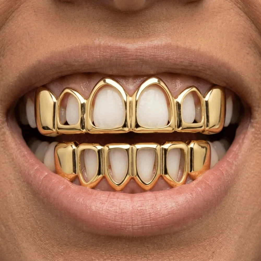 2Pcs/Set Hip Hop Dental Grills Glossy Classic Charm Teeth Grillz Simple Fashionable Hollow Teeth Grillz Braces Tooth Socket