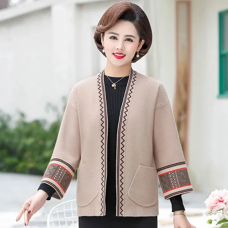 Mom's 2023 Autumn New Women's Coat Fashionable and High end 2023 New 40 to 50 Year Old Women's Knitted Cardigan Top Solid Color