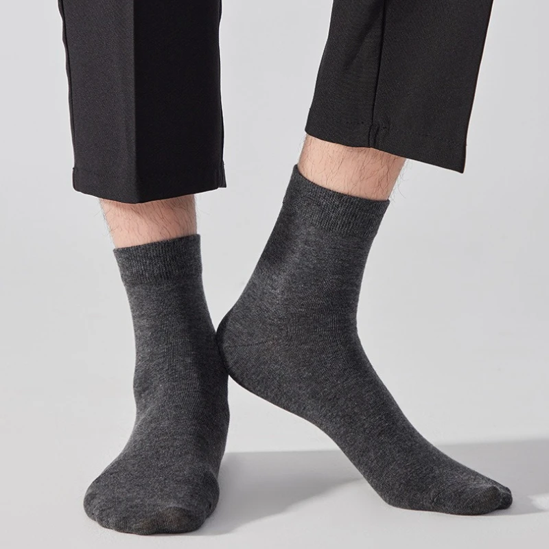 

1/5 пары мужских хлопковых носков средней длины для осени и зимы, однотонные, нового стиля, дышащие, впитывающие пот, устраняющие запах, повседневные носки