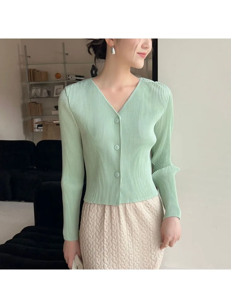 

Корейская модная женская плиссированная короткая куртка Miyake, весна/осень, новый стиль, облегающий темперамент, рубашка с v-образным вырезом и длинными рукавами, топ