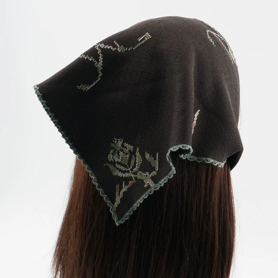 

Retro Rose Cotton-Linen Triangle Scarf for Women, Versatile Neck Warmer, Thin and Stylish Small Scarf