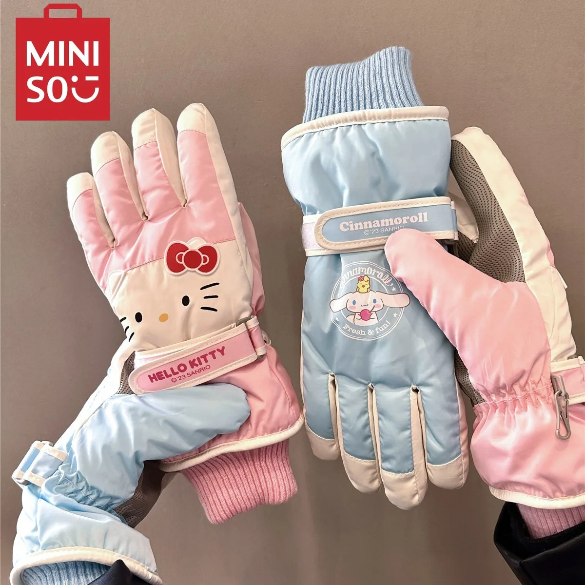 

MINISO Sanrio cinnamoroll Kitty лыжные перчатки милые зимние бархатные утолщенные сенсорные экраны анти-холодный снег играющие теплые велосипедные перчатки