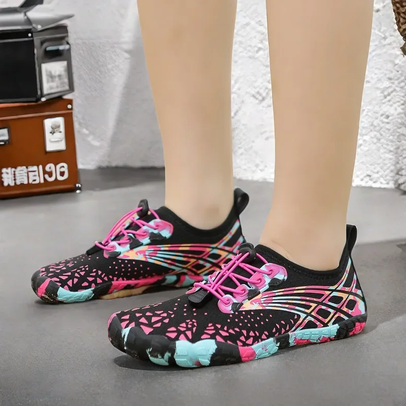 Sapatilhas brancas com pele para mulheres, chinelos femininos, tênis para meninas, sandálias de respiração, verão 2024