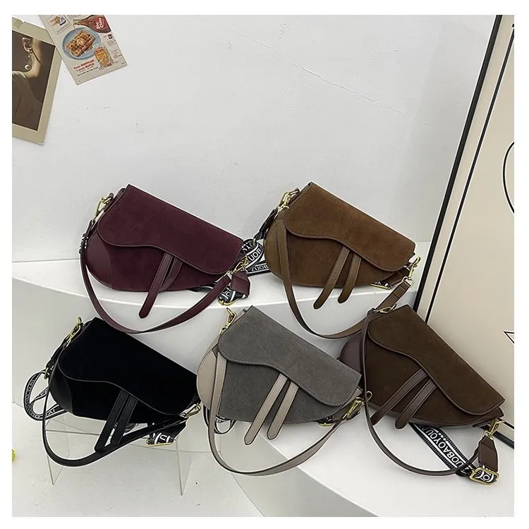 

IMJK 21*13*9cm Light luxury design women's new shoulder strap armpit bag fashionable single shoulder chain small square bag