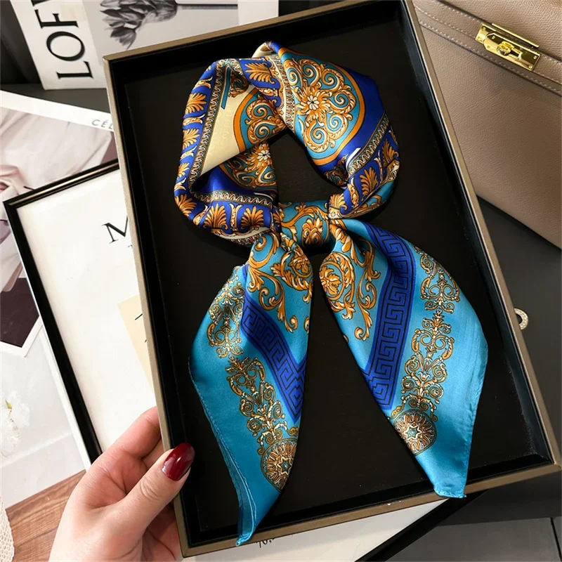 2025 موضة جديدة 70X70cmPrinted المرأة وشاح الباشمينا وشاح حريري ساحة شال الزخرفية عقال الرقبة الفاخرة تصميم باندانا
